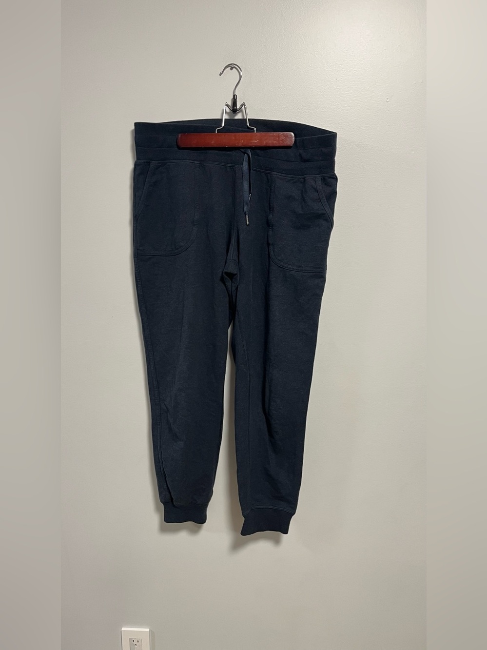 Lululemon Women’s Jogger Pants heatherrd Black Size 12 Drawstring Cuffed